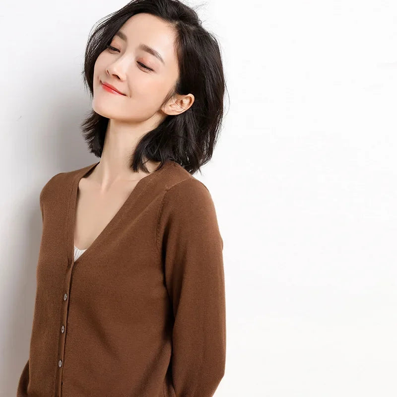 Cardi Chic - Cardigan Élégant en Maille pour femme, Confortable & Fashion, Coupe Fine et Col V