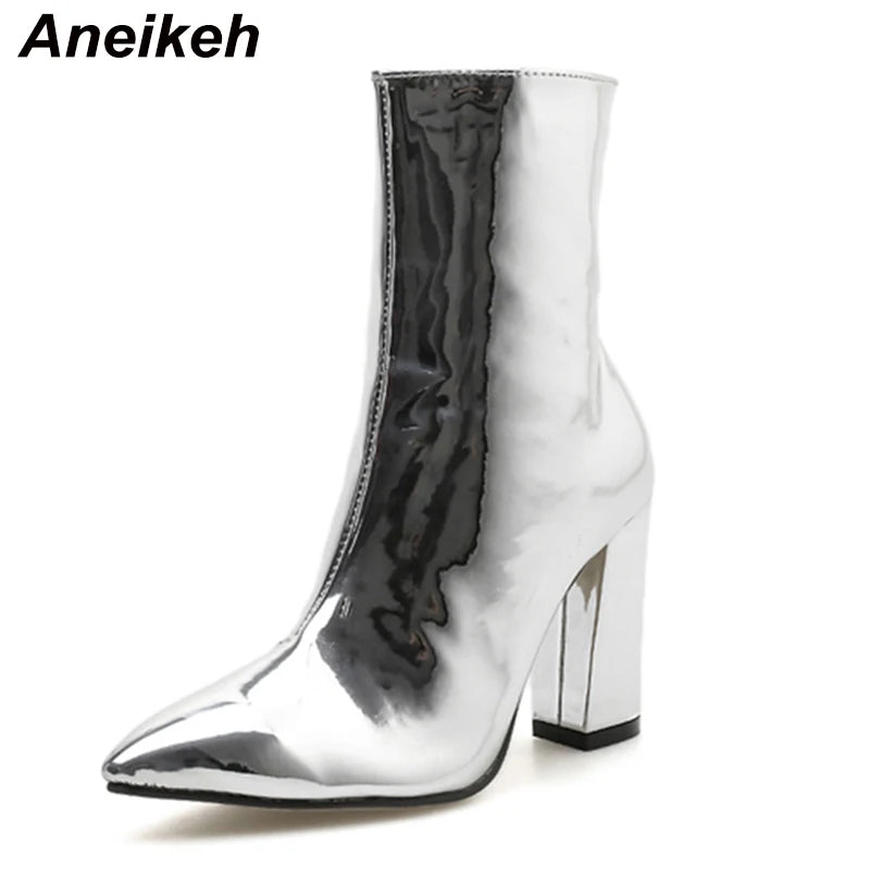 Silver Flair - Bottes Chelsea argentées en Cuir Verni, Talons Hauts Style Glamour et Sexy