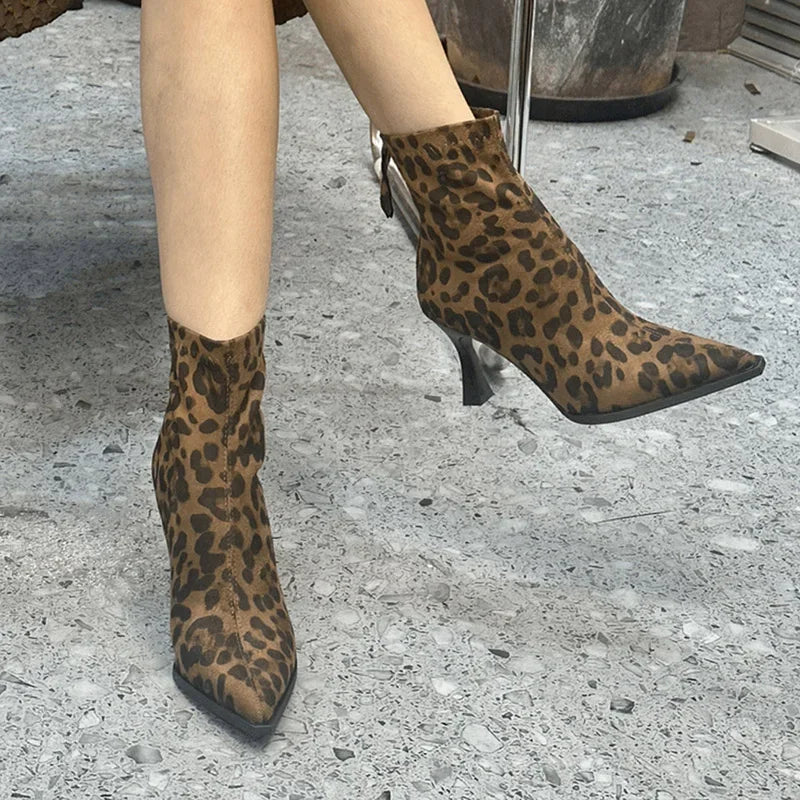 Félina - Bottines à Talons Hauts Imprimé Léopard pour Femme, Style Moderne