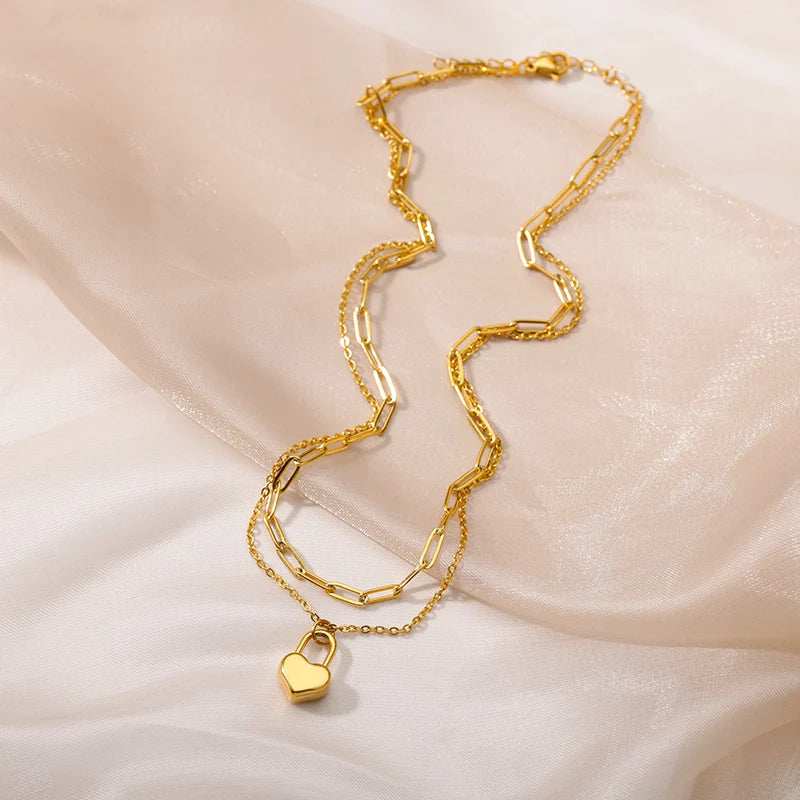 Golden Heartbeat - Collier Multilayer avec Cœur, Bijou Tendance en Acier Doré pour Femme